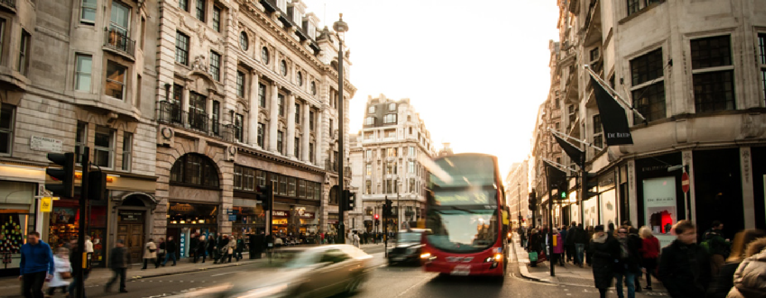 Image of city street for article about online listings